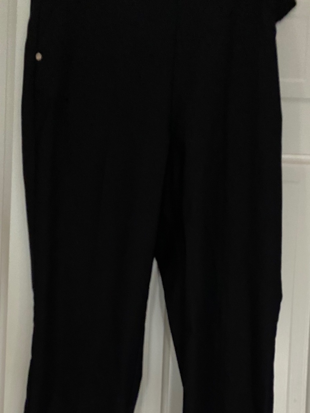 Anne Klein Black Poly Stretch Pants. Fitted, Slim Style, Straight Leg. New. L